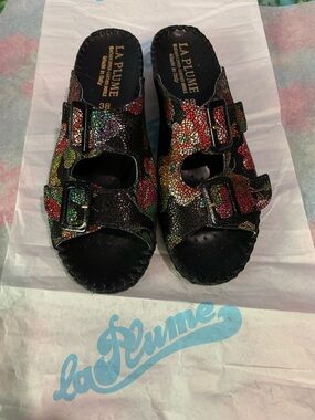 La Plume Jen Women's Black Deco Floral Mosaic Buckle Sandals